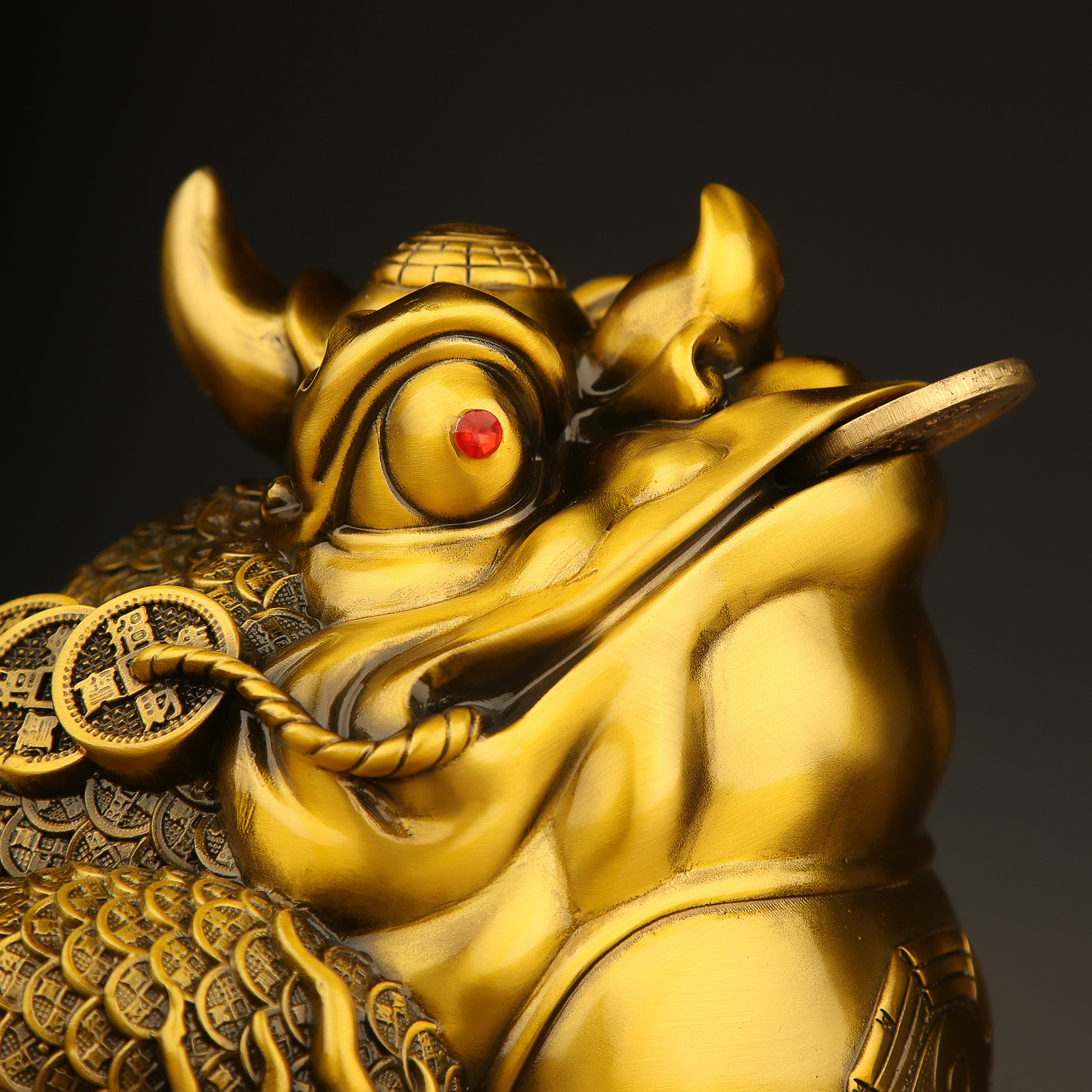 Feng Shui Three-Legged Unicorn-Horned Golden Toad Statue - Image 5