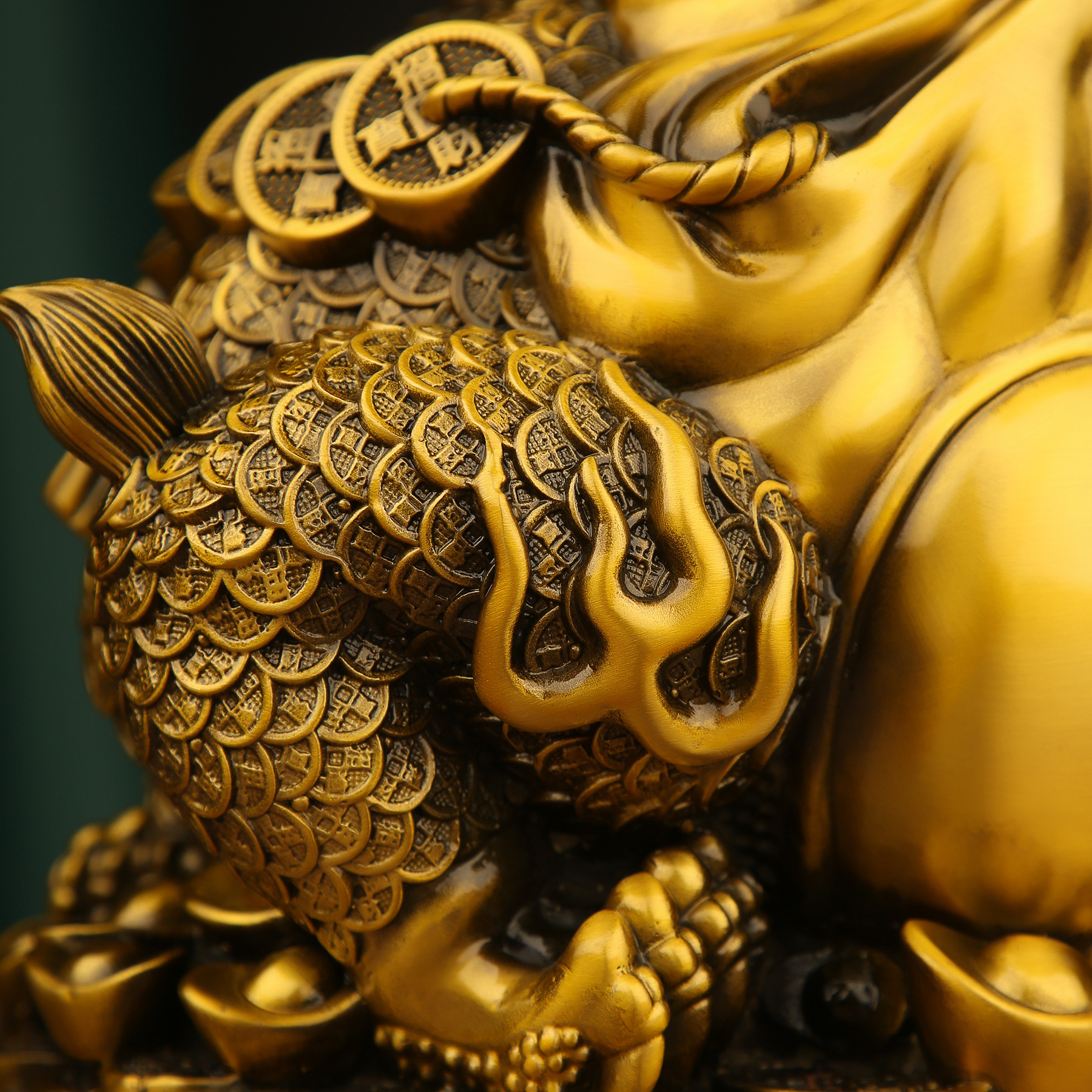 Feng Shui Three-Legged Unicorn-Horned Golden Toad Statue - Image 4